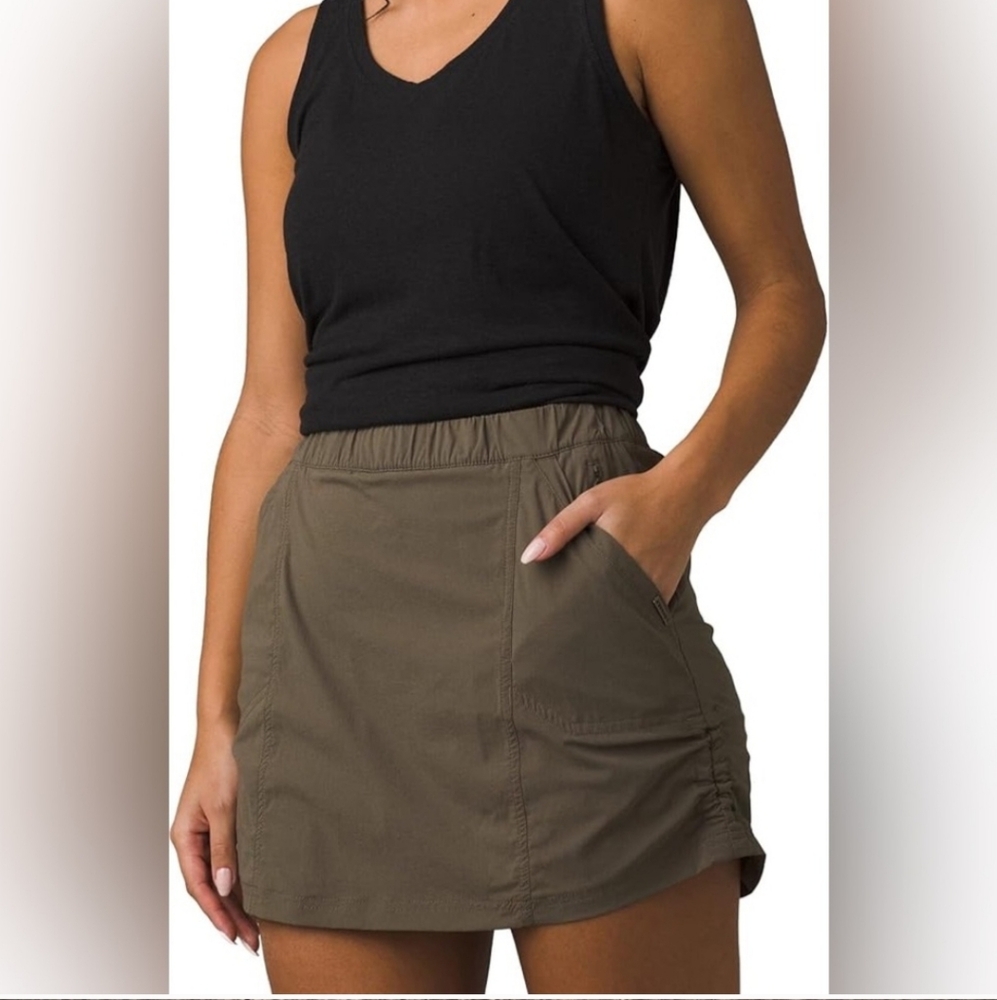 Prana - Women’s Arch Skort in Olive Green